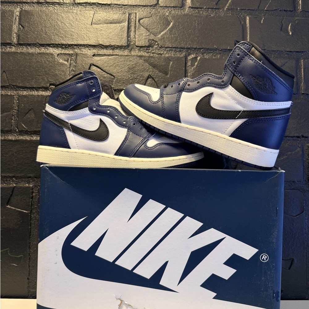 Nike Men's Navy and White High-Top Sneakers
